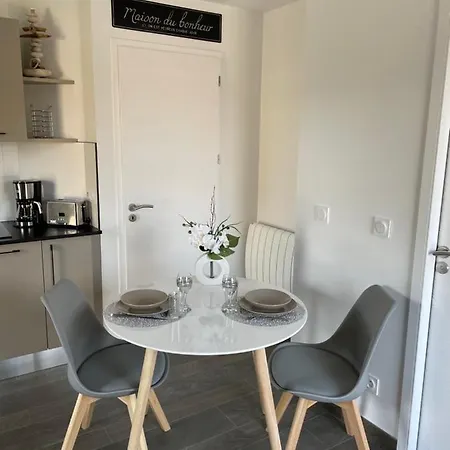 Au Charme Des Marees Apartment