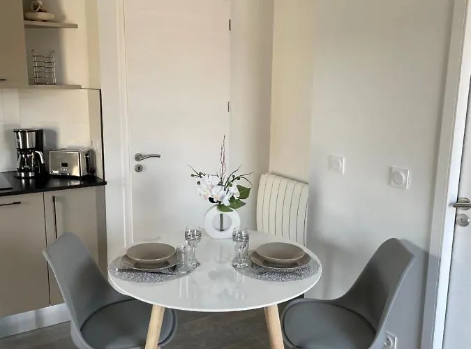 Au Charme Des Marees Apartment